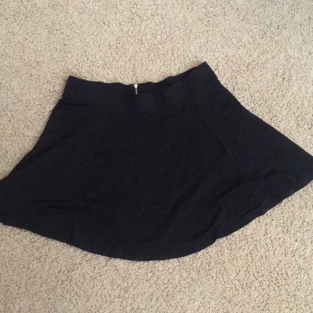 Women's H&M Simple Black Skater Skirt (size L)